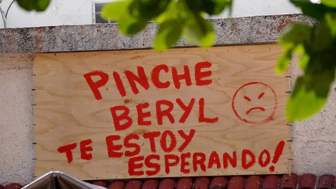 cancun mexico llegada de huracan beryl
